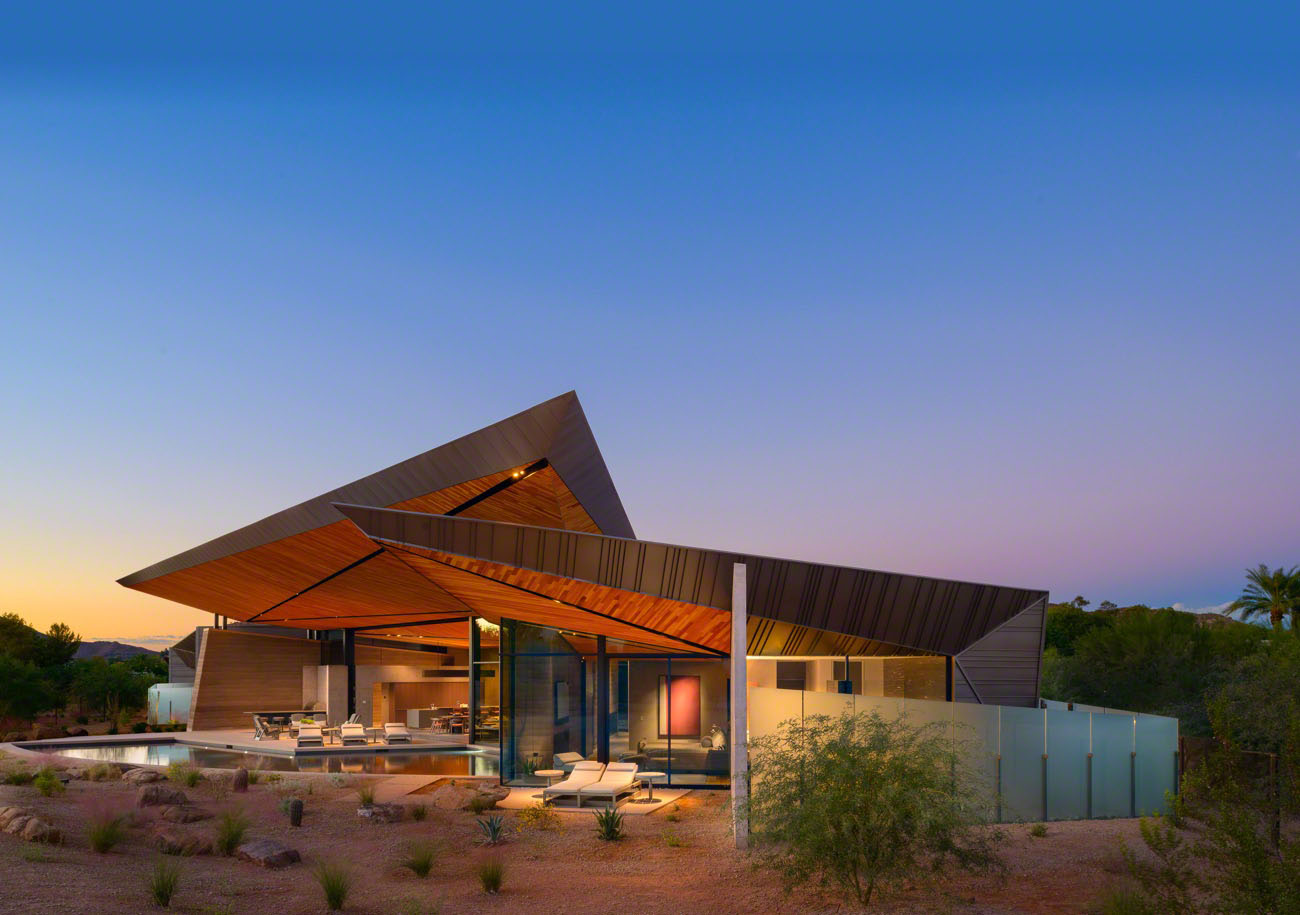 Architectural inspiration: a contemporary pavilion opening onto a pool at dusk